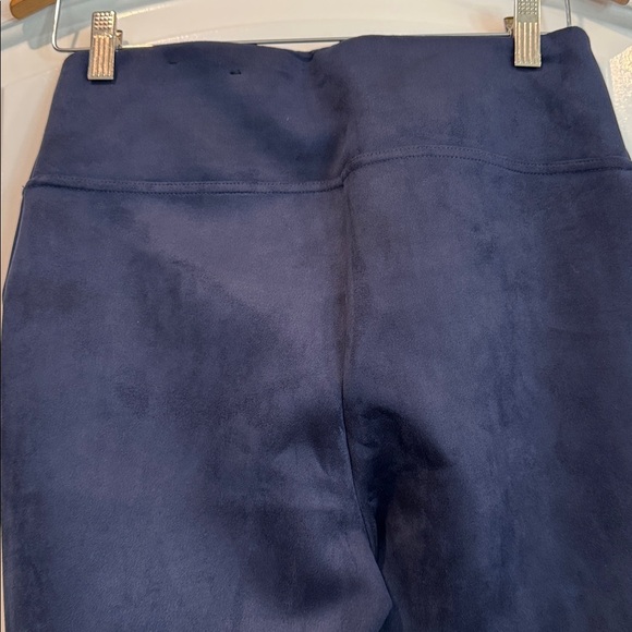 Andrew Marc Women's Mid Rise Lightweight Faux Suede Pull On Pant Navy Size Small - Picture 6 of 8